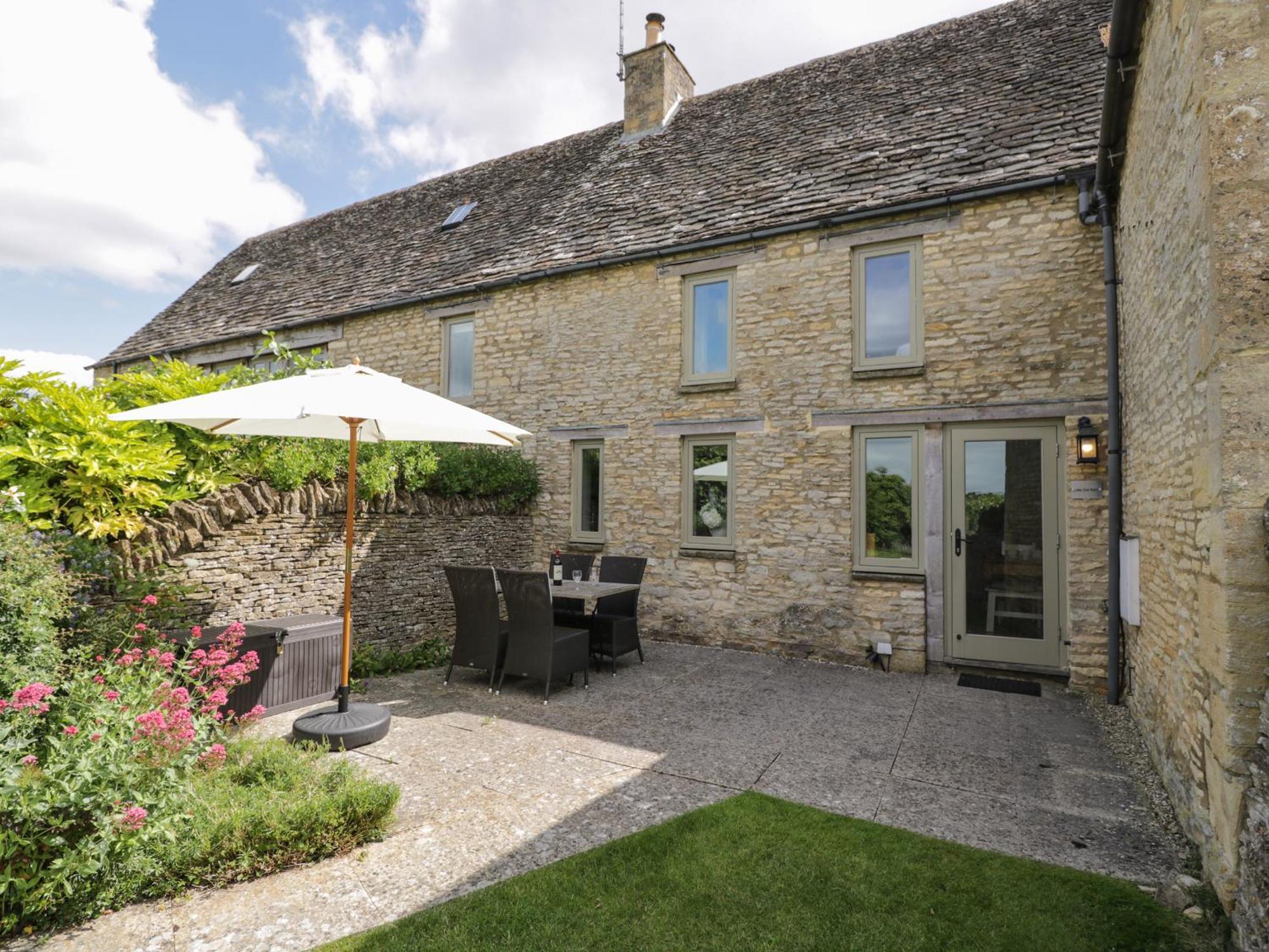 Holiday home Little Owl Barn Burford